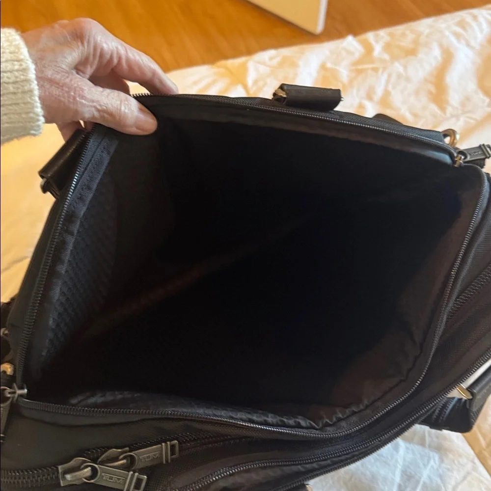 Tumi black computer bag. Like new.